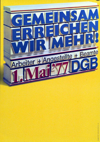 Maiplakat 1977: Motiv: Slogan ist wie eine Stempelplatte auf gelbem Grund gestaltet, Text "Gemeinsam erreichen wir mehr! Arbeiter + Angestellte + Beamte 1. Mai '77 DGB"